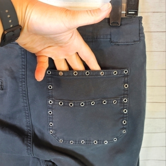 LUCKY BRAND BLACK CARGO PANTS W EYELETS, sz 26 - Picture 7 of 12